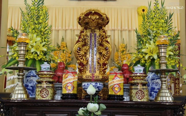 Long vị cố Trưởng lão Hòa thượng