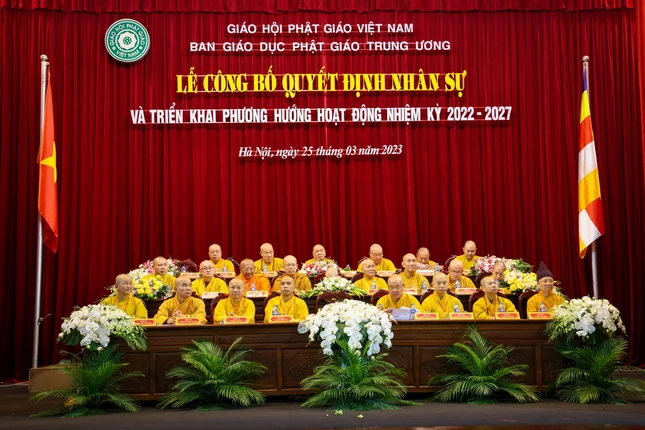 Chư tôn đức chứng minh