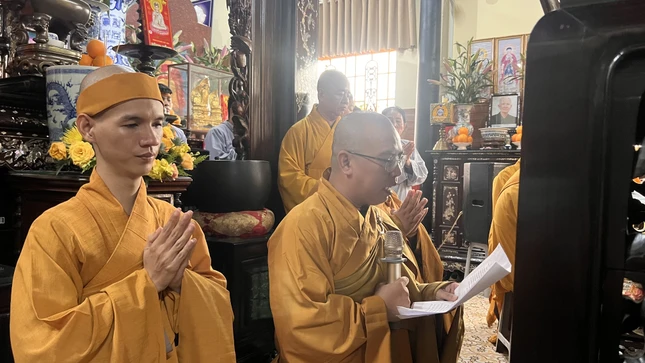 Đại diện môn đồ pháp quyến dâng lời tác bạch Đại diện môn đồ pháp quyến dâng lời tác bạch