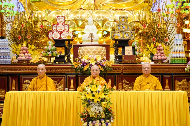 Tam sư truyền giới đàn Tỳ-khiêu