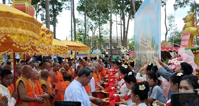 Cắt băng khánh thành Cắt băng khánh thành