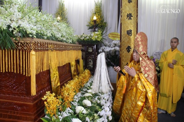 Trưởng lão Hòa thượng Thích Đức Thanh cử hành lễ phất trần