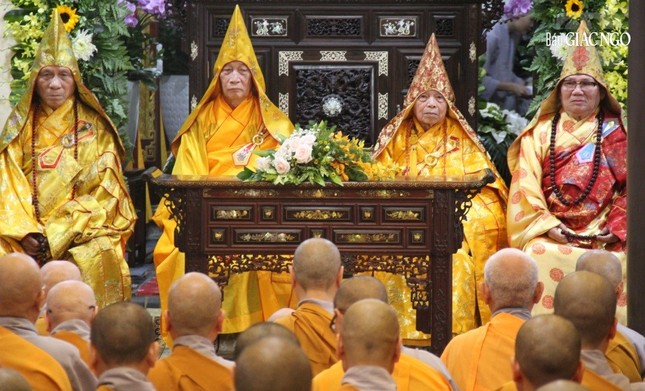 Chư tôn giáo phẩm chứng minh