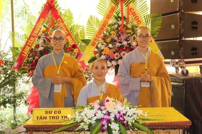 Sư cô Thích nữ Huệ Tín, tân trụ trì chùa Tịnh Đức Sư cô Thích nữ Huệ Tín, tân trụ trì chùa Tịnh Đức