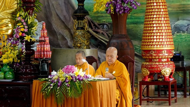 Nhị vị Thượng tọa truyền trao giới pháp Nhị vị Thượng tọa truyền trao giới pháp