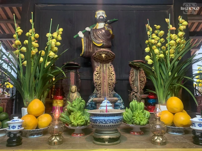 Bàn thờ Tổ sư Liễu Quán và lịch đại tổ sư qua các thời kỳ Bàn thờ Tổ sư Liễu Quán và lịch đại tổ sư qua các thời kỳ