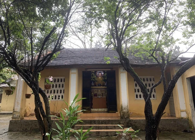 Trải qua thời gian, chánh điện chùa Viên Giác đã xuống cấp trầm trọng Trải qua thời gian, chánh điện chùa Viên Giác đã xuống cấp trầm trọng