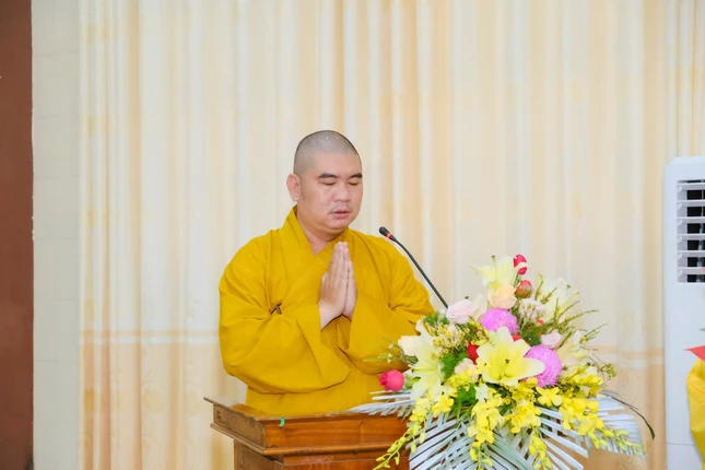 Đại đức Thích Nguyên Nguyệt công bố quyết định chuẩn y nhân sự Ban Hướng dẫn Phật tử tỉnh Bình Thuận, nhiệm kỳ IX