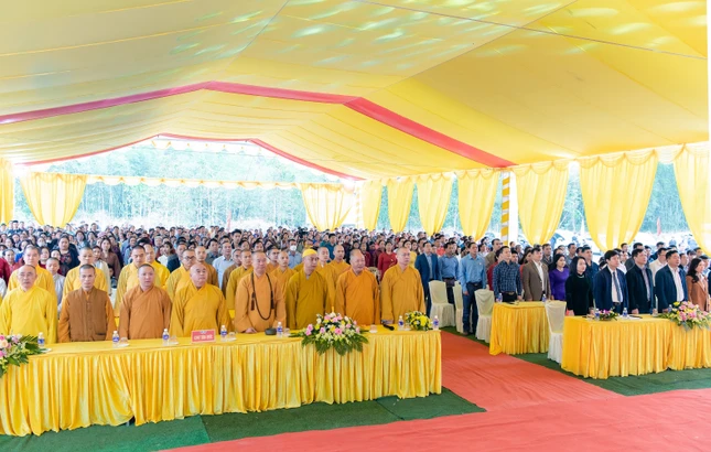 Chư Tăng Ni, đại biểu chính quyền và đông đảo Phật tử tham dự Chư Tăng Ni, đại biểu chính quyền và đông đảo Phật tử tham dự