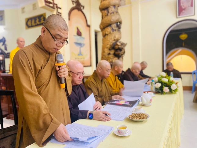 Thượng tọa Thích Trí Thanh trình bày dự thảo kế hoạch tổ chức Đại lễ Phật đản Phật lịch 2567 Thượng tọa Thích Trí Thanh trình bày dự thảo kế hoạch tổ chức Đại lễ Phật đản Phật lịch 2567