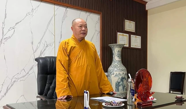 Thượng tọa Thích Tâm Định phát biểu đúc kết phiên họp