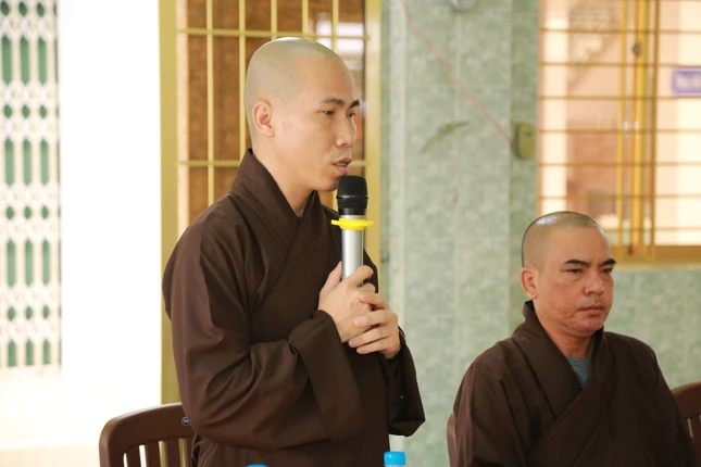 Chư Tăng phát biểu ý kiến Chư Tăng phát biểu ý kiến