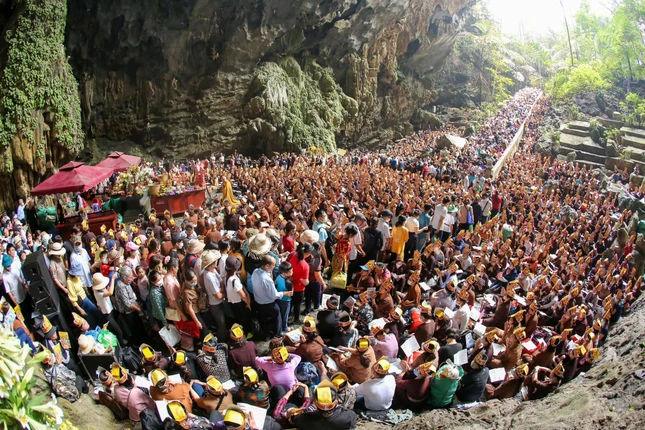 Đông đảo Phật tử tham dự khóa tu Đông đảo Phật tử tham dự khóa tu