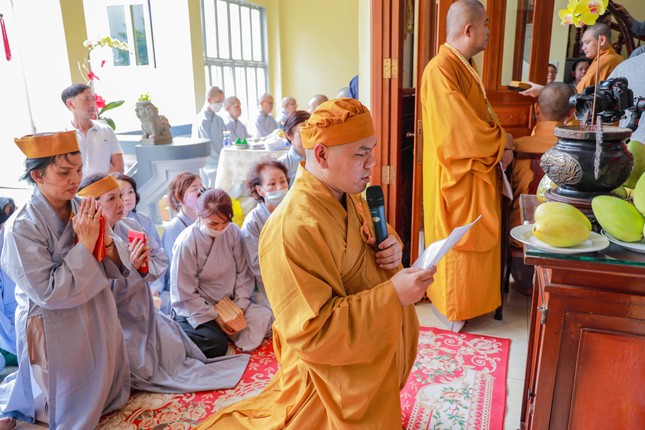 Đại đức Thích Nguyên Tài dâng lời tác bạch Đại đức Thích Nguyên Tài dâng lời tác bạch