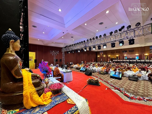Diễn đàn dành cho chư Tăng - Ảnh: Ngộ Dũng