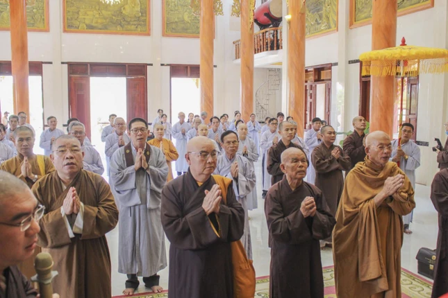 Đoàn đảnh lễ Tam bảo tại chùa Thạnh Lâm Đoàn đảnh lễ Tam bảo tại chùa Thạnh Lâm