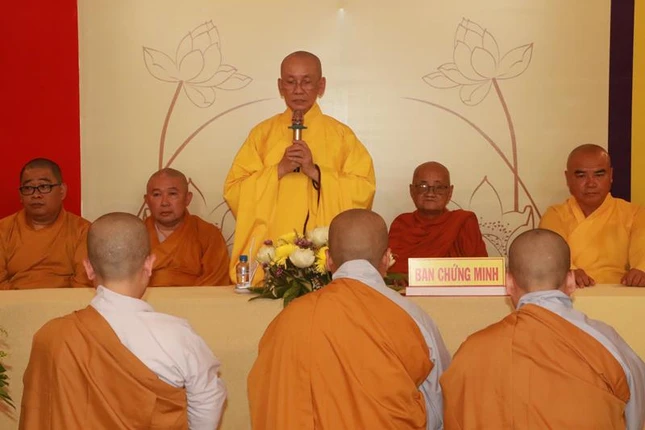 Hòa thượng Thích Chơn Minh ban đạo từ