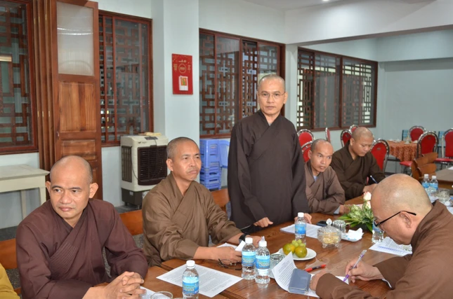 Chư Tăng đóng góp ý kiến