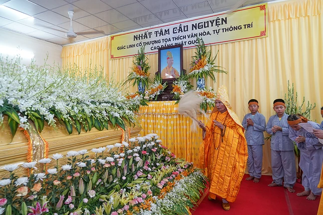 Cử hành nghi lễ phất trần