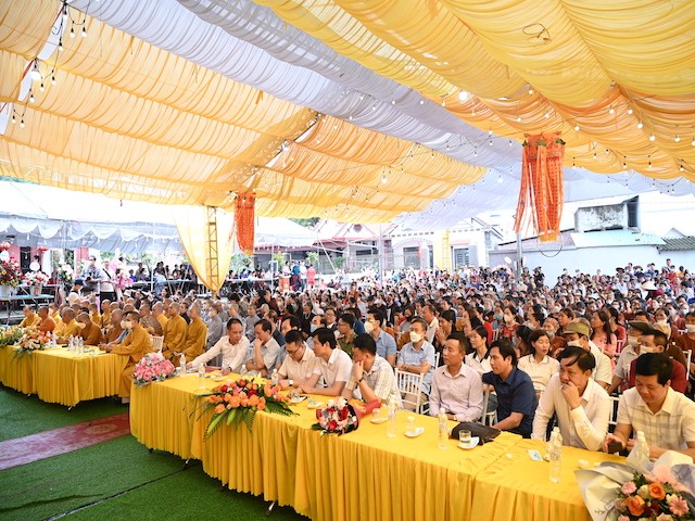 Chư Tăng Ni, đại biểu và đông đảo Phật tử tham dự buổi lễ