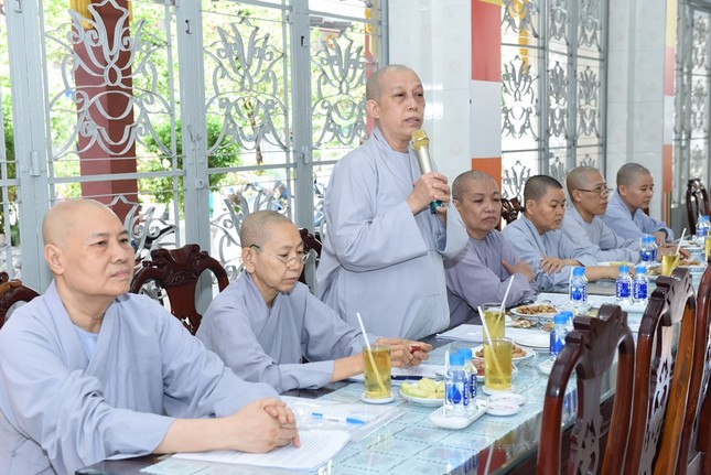 Chư Ni phát biểu ý kiến tại phiên họp Chư Ni phát biểu ý kiến tại phiên họp