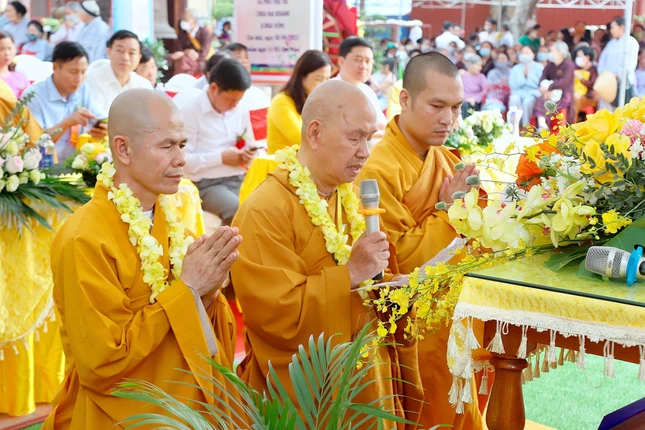 Đại đức Thích Trúc Thông Tánh dâng lời phát nguyện