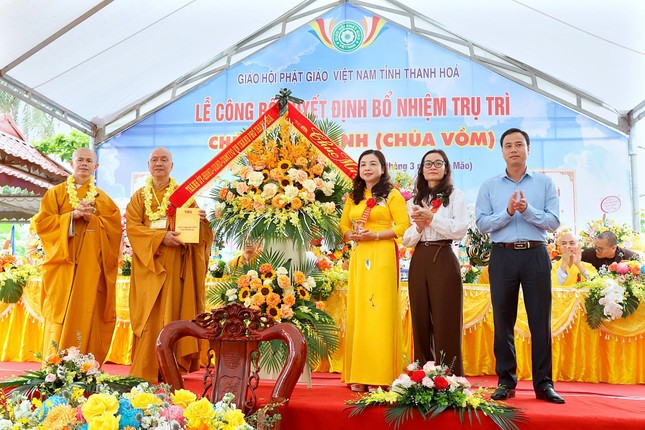 Lãnh đạo UBND TP.Thanh Hóa tặng hoa chúc mừng Lãnh đạo UBND TP.Thanh Hóa tặng hoa chúc mừng