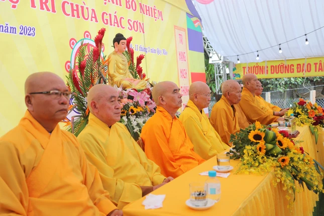 Chư tôn đức chứng minh