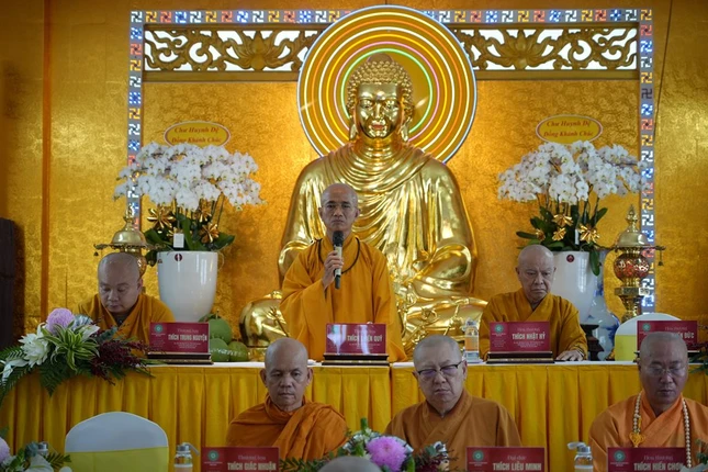 Thượng tọa Thích Thiện Quý khuyến tấn Đại đức tân trụ trì chùa Ngọc Nhân