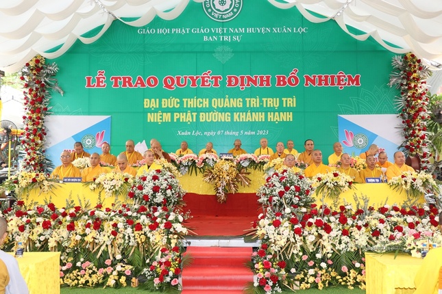 Chư tôn đức chứng minh