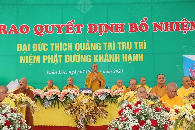 Hòa thượng Thích Huệ Trí ban huấn từ