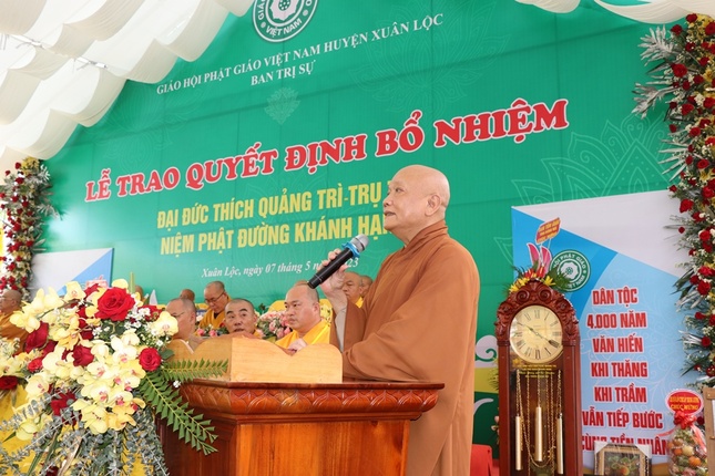 Thượng tọa Thích Huệ Sanh ban đạo từ