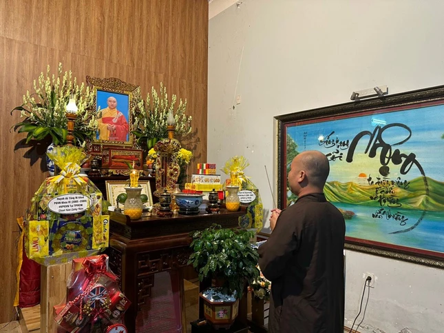 Thắp hương tưởng niệm trong tình Linh Sơn pháp lữ