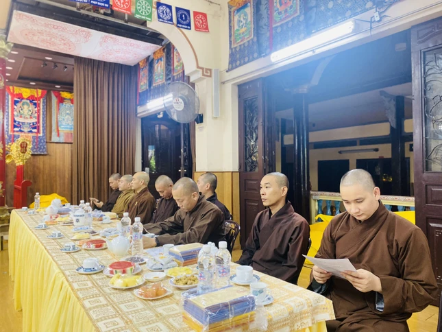 Chư Tăng tham dự phiên họp