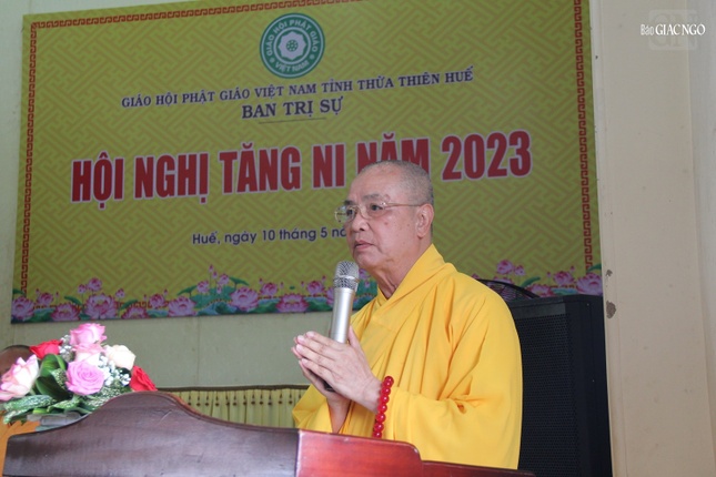 Hòa thượng Thích Huệ Phước phổ biến Hiến chương GHPGVN tu chỉnh lần thứ VII và Quy chế hoạt động của Ban Tăng sự T.Ư