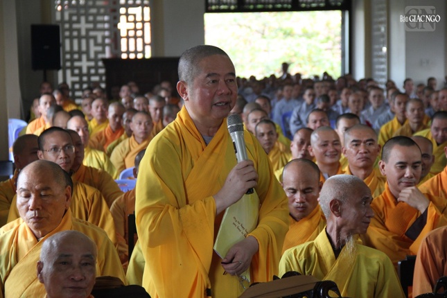 Chư Tăng đóng góp ý kiến