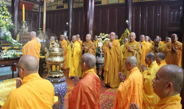 Môn đồ đệ tử thành kính tưởng niệm tôn sư