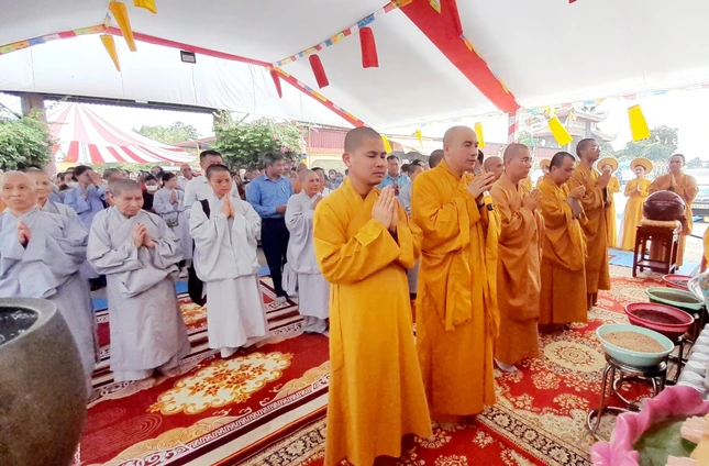 Niêm hương bạch Phật