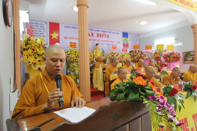 Đại đức Thích Nguyên Minh phát biểu khai mạc Đại đức Thích Nguyên Minh phát biểu khai mạc