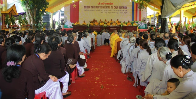 Quang cảnh buổi lễ bổ nhiệm Đại đức Thích Nguyên Hiếu trụ trì chùa Quy Thiện