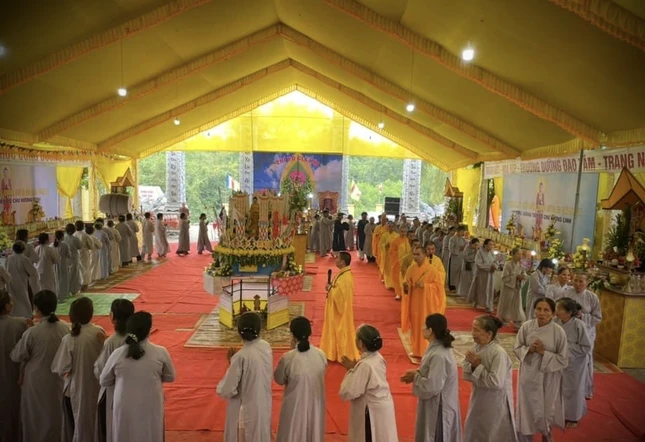 Dịp này, chùa tổ chức lễ kỳ siêu, bạt độ và chẩn tế cầu nguyện cho bách gia họ tộc tại địa phương
