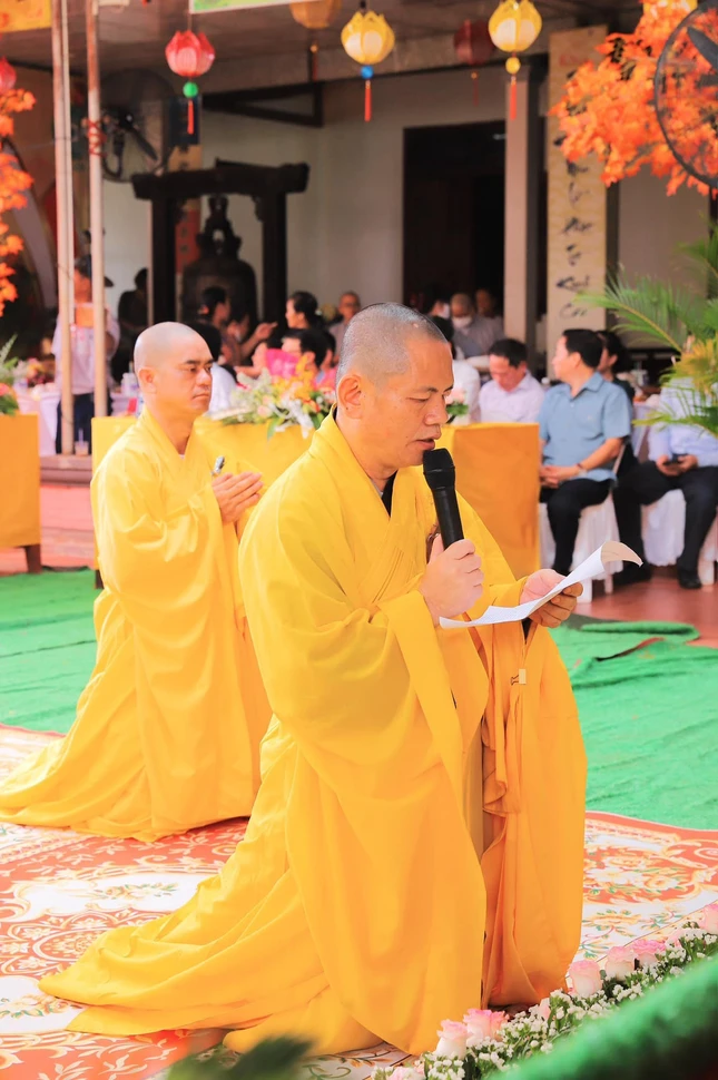 Đại đức Thích Nhuận Định dâng lời phát nguyện