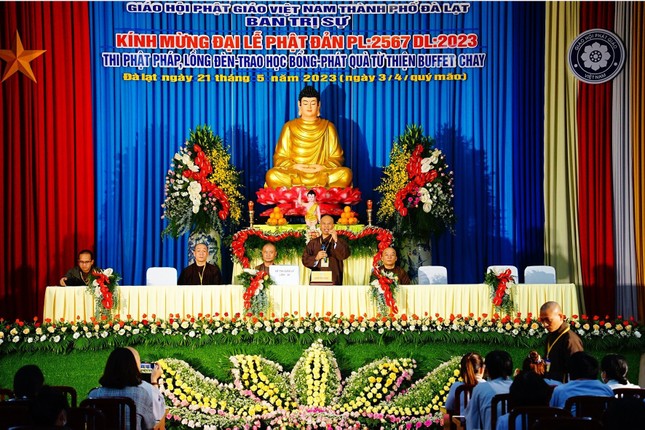 Chư Tăng phổ biến nội dung cuộc thi cho Phật tử Chư Tăng phổ biến nội dung cuộc thi cho Phật tử