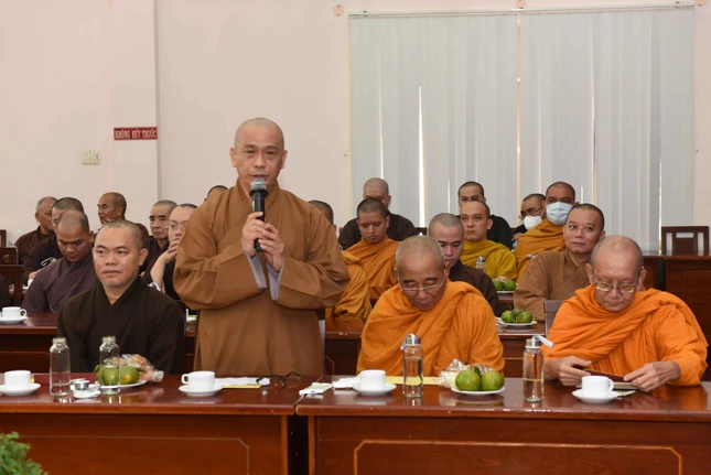 Thượng tọa Thích Tâm Chơn phát biểu tại buổi họp mặt Tăng Ni trên địa bàn quận nhân lễ Phật đản Thượng tọa Thích Tâm Chơn phát biểu tại buổi họp mặt Tăng Ni trên địa bàn quận nhân lễ Phật đản