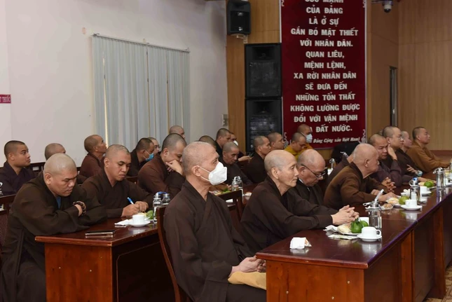 Chư Tăng tham dư buổi họp mặt Chư Tăng tham dư buổi họp mặt