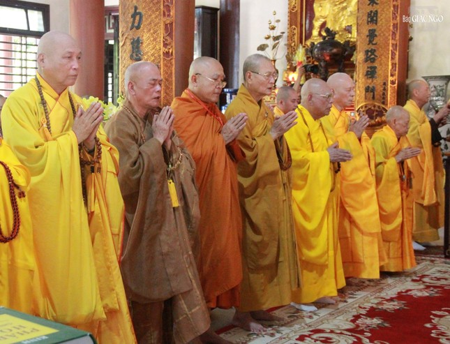 Chư tôn giáo phẩm tham dự lễ khai kinh