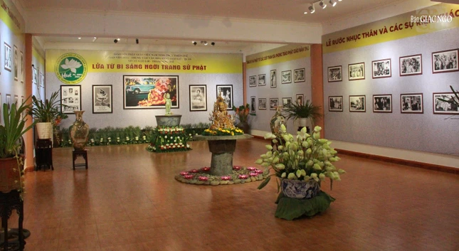 Không gian triển lãm "Lửa từ bi sáng ngời trang sử Phật"