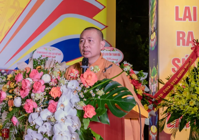 Thượng tọa Thích Tâm Đức tuyên đọc Thông điệp Phật đản Phật lịch 2567 của Đức Pháp chủ GHPGVN