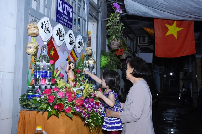 Bé Tắm Phật Bé Tắm Phật