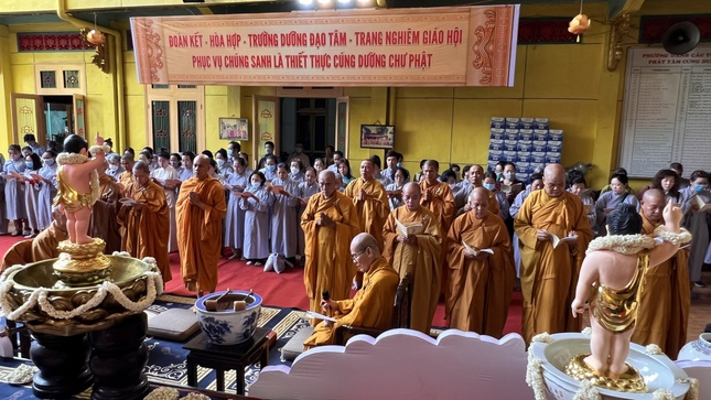 Khóa lễ tụng kinh Khánh đản